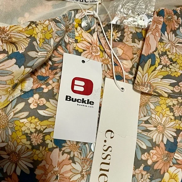 E. Ssue Blouse from Buckle NWT - Picture 2 of 3